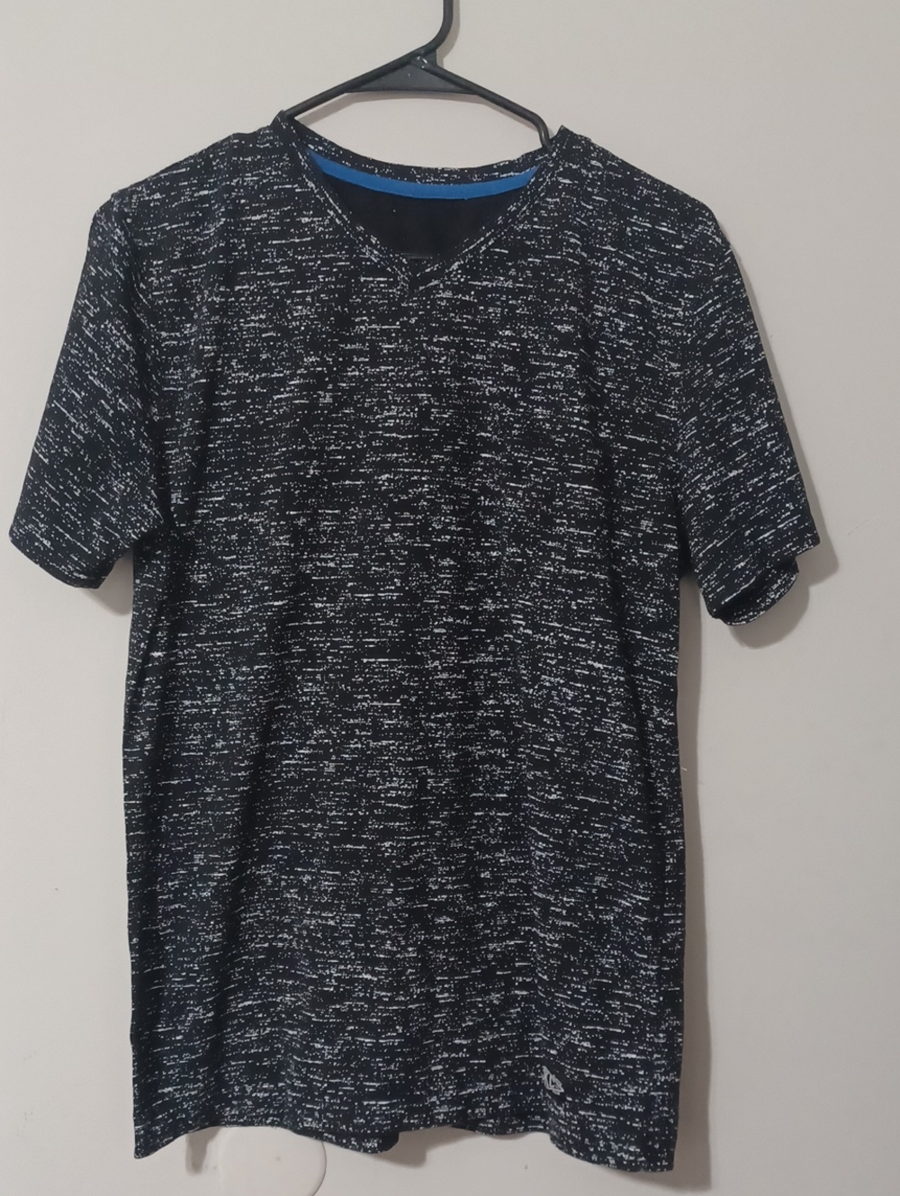 BKC V-neck Men's Black Heather Short-Sleeve Shirt. Excellent Condition. Size L